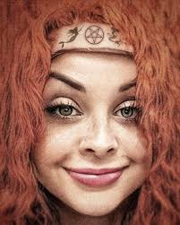 Lady Sarah Vere ticks ALL the boxes of a Grandiose Narcissist.