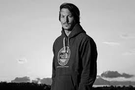 Find more alex pullin news, pictures, and information here. Alex Pullin Snowboard Profi Stirbt Mit Nur 32 Jahren Beim Speerfischen Gala De