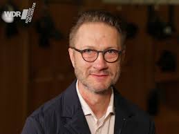 Wie selbstbestimmt ist der Mensch? Und wie klingt "Schicksal"? , Moderator  Uwe Schulz lädt Sie ein zum Auftakt unserer Konzertreihe "Musik im Dialog"  mit Bundestagspräsident Wolfgang Schäuble und ...