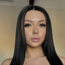 Sarah Sweet's Instagram, Twitter & Facebook