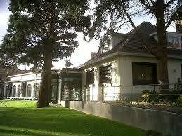 The comfortable les jardins de l'arcadie bar welcomes you for an aperitif or a night cup. A L Entree Picture Of Les Jardins De L Arcadie Lens Tripadvisor