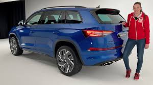 Skoda has a reputation for building highly practical cars, but the kodiaq is actually its first large suv and the first model from the czech brand to be available with seven seats. Skoda Kodiaq Facelift 2021 Sitzprobe Vorstellung Suv Info Auto Bild