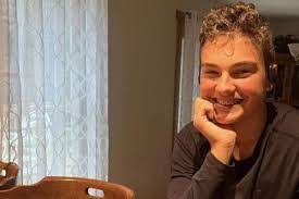 Lisa Vankirk's Instagram, Twitter & Facebook