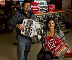 Fue fundada en 1961 por gianfranco gabbanelli (nombre en inglés: Houston S Mike Gabbanelli Creates Accordion Masterpieces