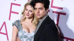 Cole nació 15 minutos después de su hermano gemelo, dylan sprouse. Pro Tv Ce Spune Lili Reinhart Despre DespÄƒrÈ›irea De Cole Sprouse Primele DeclaraÈ›ii Ale ActriÈ›ei Din Riverdale