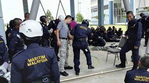 Agensi penguatkuasaan maritim malaysia (apmm) atau kadangkala lebih dikenali sebagai pengawal pantai malaysia merupakan agensi kerajaan yang bertanggungjawab mengawasi setiap kawasan maritim di malaysia agar aman dan selamat bagi kegunaan masyarakat dan negara. Pelatih Pelatih Agensi Penguatkuasaan Maritim Malaysia Facebook