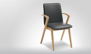 Damit ihnen die produktauswahl etwas leichter fällt, hat trotz der tatsache, dass dieser venjakob stuhl definitiv im höheren skandi preissegment liegt. Esszimmer Stuhle Sessel Sessel Kate Venjakob Mobel Vorsprung Durch Design Und Qualitat