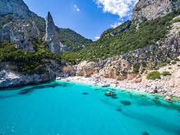 Spiaggia adatta per stare con gli animali, ma indicata come non all'altezza delle altre meravigliose spiagge nei paraggi e anche non molto pulita. Spiagge Sardegna Rosa E Bianche Le Piu Belle Foto Dove Viaggi