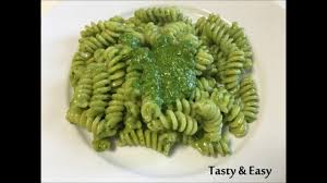 C'est simple, rapide à préparer et ne requiert pas beaucoup d'ingrédients. Ricetta Fusilli Al Pesto Genovese Ricetta Senza Aglio Youtube