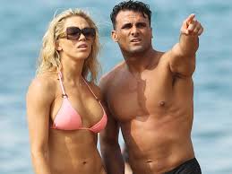 Bir döneme damgasını vuran 'baywatch' (sahil güvenlik) dizisinin yıldızlarından jeremy jackson'ın eski eşi loni willison, sokaklarda yaşıyor. Loni Willison Daily Mail
