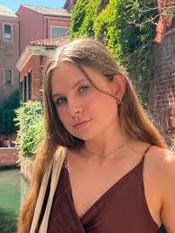 Deanna Ferrante's Instagram, Twitter & Facebook