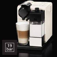 Choose your favorite coffee or espresso drinks (3 milk and 2 coffee options) with a touch of button on the illuminated control panel by our suggestions above, we hope that you can found delonghi nespresso lattissima plus espresso machine for you.please don't. De Longhi Nespresso Lattissima Touch En 550 B Capsule Machine With Coffee With Milk System Free Welcome Set With Capsules Of Different Flavors Pump Pressure 19 Bar Black Amazon De Home Kitchen