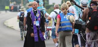 Kiedy ranne wstają zorze autor: Kiedy Ranne Wstaja Zorze To Pielgrzymka Jest Juz W Drodze Fotorelacja Opowiecie Info