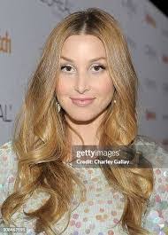 Lisa Capri's Instagram, Twitter & Facebook