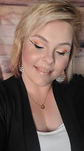 Hi friends 👋✨ October is here, which means spooky season is in full swing  🎃🖤 What makeup looks do YOU want to see this month? Drop your ideas below  👇