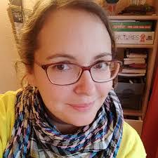 Lisa Dreier's Instagram, Twitter & Facebook