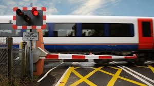 Gambar 1.21 dimensi meja kerja sumber : Telat Kerja Lelaki Ini Gergaji Palang Pintu Kereta Api Yang Sudah Tertutup