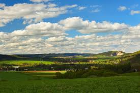 Ritterburg tschechien festungen burgen und schlösser landschaft architektur mittelalterliche burg tschechien burgen und schlösser fernweh bilder landschaften orte auf der ganzen welt. Schone Landschaft Landschaftsbild Mit Himmel Und Wolken Tschechische Republik Stockbild Bild Von Betrieb Frech 91953975