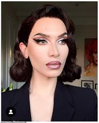 Miss fame's revolutionary beauty looks have made her a staple in both the drag and artist communities and now her line is available at alcone! Drag Artist Miss Fame Launches Cosmetics Line On Amazon Daily Mail Online