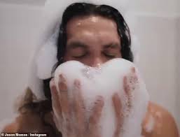Jason momoa looking his usual self as he attends the 77th annual golden globe awards. Jason Momoa Lathers Himself In Bubbles For Rocket Mortgage S Very Strange Super Bowl Commercial Daily Mail Online