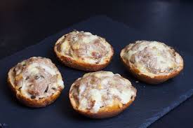 Bochumer Mettbrotchen Meisenfutterung Mettbrotchen Essen Uberbackene Brotchen