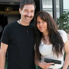 In 2019, he starred opposite kate del castillo in the telemundo/netflix crime drama series la reina del sur. Il Migliore 44 Raoul Bova La Reina Del Sur 2 Carole Wilder