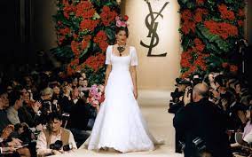 Per te un'ampia scelta di prodotti: Yves Saint Laurent 17 Wedding Dresses Da Ispirazione Vogue Italia
