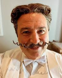 Wynne Evans prepares for BBC showdown as lawyers 'compile 30-page dossier  to save his job'