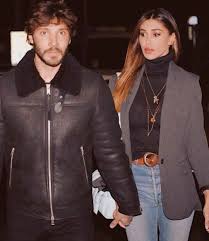 La pagina si fermerà, ma torneremo presto, con tante novità, sperando novità sul ritorno di coppia di stefano e belen. Belen Rodriguez E Stefano De Martino L Accusa Di Rapina E Lesioni