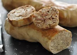 Il a débuté sa carrière en tant que comédien avant de se lancer dans l'ouverture de restaurant et de s'orienter dans la critique gastronomique. Andouillette