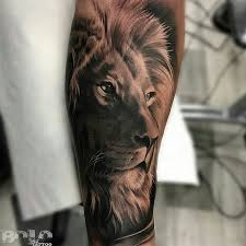 Las Curiosidades Ocultas Sobre Los Tatuajes Del Rey De La Selva Lion Tattoo Sleeves Lion Tattoo Tattoos