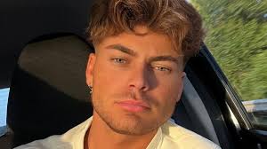 The Power : Robin officialise sa relation avec une ex-candidate de  téléréalité et maman de deux enfants