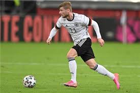 ضمت القائمة النهائية للاعبي منتخب مصر لكرة القدم المشارك في نهائيات كأس العالم في روسيا اسم لاعب ليفربول، محمد صلاح، على الرغم من وتلعب مصر مباراتها الأولى في روسيا أمام منتخب أوروغواي يوم 15 يونيو/ حزيران. ÙÙŠØ±Ù†Ø± ÙŠ Ø¨Ø¹Ø¯ Ù†ÙØ³Ù‡ Ø¹Ù† ØªØ´ÙƒÙŠÙ„Ø© Ø£Ù„Ù…Ø§Ù†ÙŠØ§ Ø£Ù…Ø§Ù… ÙØ±Ù†Ø³Ø§