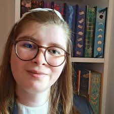 Who else thinks the true Antler Queen is none of them? I thought it was  Lottie, then when Hannah showed up and joined the survival crazy girl club.  I started thinking it