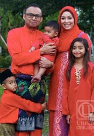 He is considered to be among the top notch individuals developing the malaysian music industry. Datuk Red Dulu Pemandu Lori Sayur Sahaja Kata Isteri Pertama