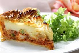La shepherd's pie è una ricetta anglosassone, un piatto a base di carne di agnello con una ricopertura di patate. Shepherd S Pie