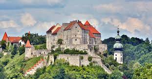 Zum familientag bieten unsere außenstelle in burghausen und das stadtmuseum ein spannendes und. Weltlangste Burg Burghausen 1 051 M Visit Burghausen