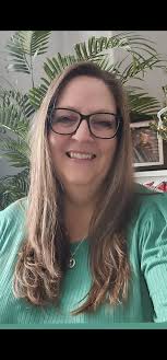 What hairstyle would suit fine hair that doesn't hold a curl?