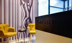 Beauty clinic, aesthetic medicine, spa, beauty salon, furniture, design, interior, powder pink, beige, round mirror, treatment, veoli, dobra forma the london cosmetic clinic providing aesthetic treatments in harley street. Design Of Plastic Surgery Clinic Michal Schein