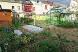Comment Produire 300 Kg De Legumes Dans Un Potager De 25m2 Reponse Avec Joseph Chauffrey Jardins Urbains Jardin Permaculture Jardins