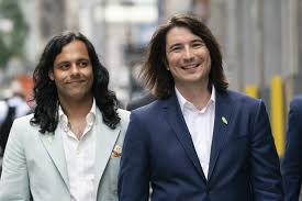 With their newfound experience in the world of finance, they realized that big wall street firms pay effectively nothing to trade stocks, while most americans were charged commission for every trade. 1vman73ctildkm