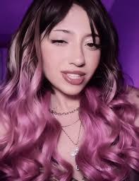 Miranda Meek's Instagram, Twitter & Facebook