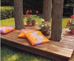 Derevyannyj Nastil V Sadu Google Search Otdyh Na Zadnem Dvore Sadovye Idei Sadovye Skamejki