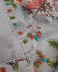 Bu Yazmamizda Cicekler Sadece Koselere Olacak Kenarlar Gorseldeki Gibi Olacak Sizler Istege Gore Kenarlarada Cicek Yapabilirs Embroidery Knitting Needlework