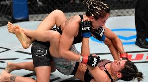 Carla kristen esparza 1 (nacida el 10 de octubre de 1987) es una peleadora estadounidense de artes marciales mixtas que actualmente compite en la categoría de peso paja femenino en ultimate fighting championship. Carla Esparza Stats News Bio Espn