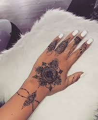 Algerian Henna Done By Henne Designer Algeria Culture Traditional Algerianwedding تقاليد جزائرية الحنة الجزائر Henna Tattoo Hand Hand Tattoos Hand Henna
