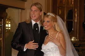 Maximiliano maxi gastón lópez (born 3 april 1984) is an argentine professional footballer who plays as a forward. Who Is Maxi Lopez Dating Maxi Lopez Girlfriend Wife