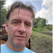 Fred had een grote passie voor de Wadden. Zijn grootste wens is het in  stand houden van dit prachtige gebied. Ter nagedachtenis aan Fred kunt u  een donatie doen via de QRcode