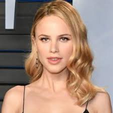 Observing her body physics, halston stands a height of 5 feet 5 inches and weighs around 53 kg. Halston Sage Boyfriend Dating Age Family Net Worth
