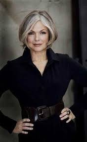 Bob frisuren gestuft ab 50 der geschwollene, gefiederte pony des kinnbügels rahmt das gesicht ein, ebenso der mittelteil und die leicht eingerollten enden. 23 Chic Bob Hairstyles For Over 50 Bob Haircut And Hairstyle Ideas